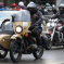 Мотоциклистам хотят разрешить парковку на тротуаре и мигалки