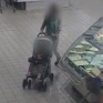 В Киеве женщина полгода воровала в супермаркетах, пряча украденное в коляску с ребенком
